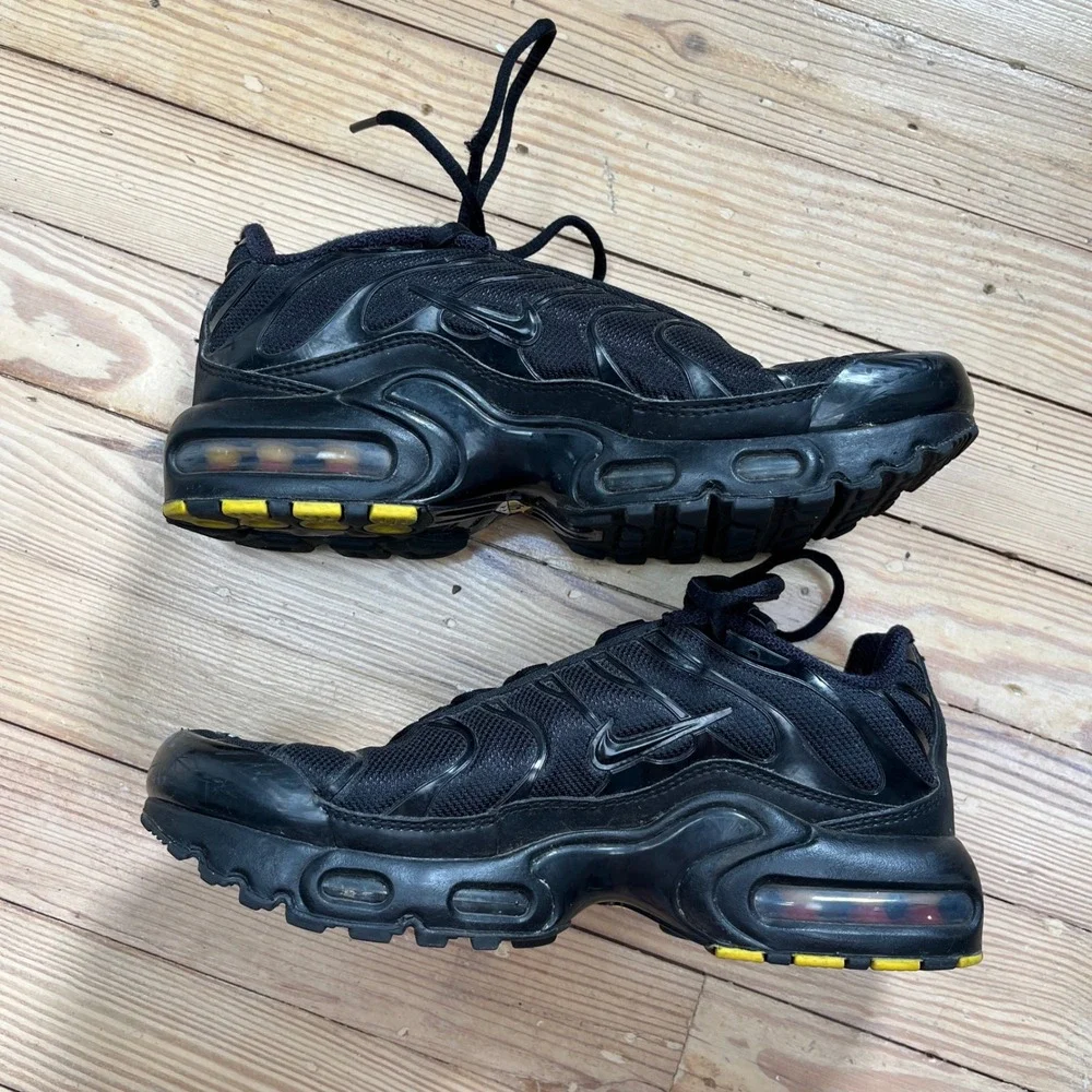 Nike Air Max Plus TN Triple Black Sneakers 604133-050 youth 6.5 Running Shoes